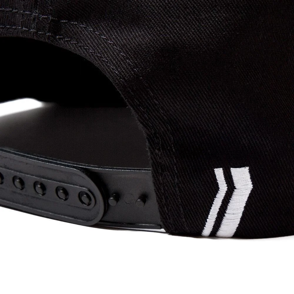 Stay Strong Icon Check Snapback Cap - Black/Maroon - Image 4